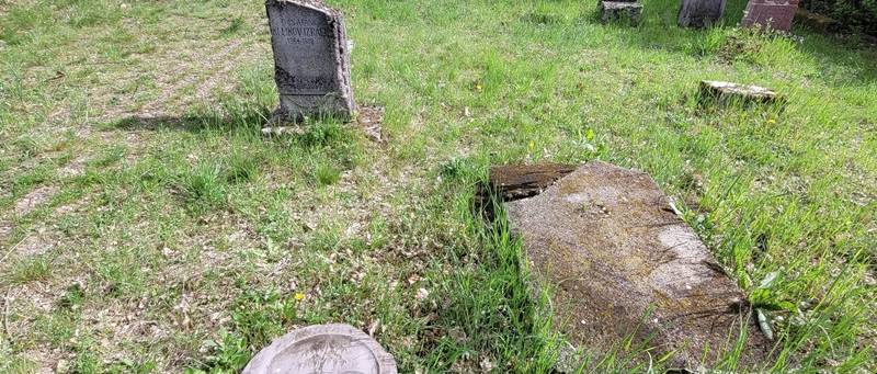 Budakeszi temetőrongálás: A Mazsihisztól 50 ezer forint a nyomravezetőnek